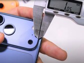 O testador de durabilidade Zack Nelson diz que o "Scratchgate" no iPhone 17 Pro é real e é culpa exclusiva do site Apple. (Fonte da imagem: JerryRigEverything)