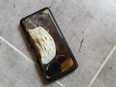 A bateria do Google Pixel 6a ainda pode representar um risco de incêndio, apesar da atualização. (Fonte da imagem: footymanageraddict, Reddit)