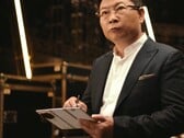 Enquanto o Mate XTs será lançado antes do iPhone 17 da Apple, o Samsung Galaxy tri-fold provavelmente será lançado no final de setembro. (Fonte da imagem: Huawei)