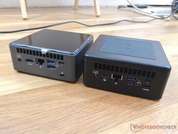 NUC 10 (esquerda) vs NUC 11 (direita). O modelo mais novo é cada vez maior