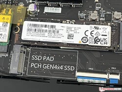O GT77 tem três slots M.2-2280 (1x PCIe 5.0, 2x PCIe 4.0)