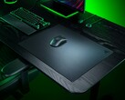Tapete de vidro para mouse Razer Atlas Pro mostrado na mesa