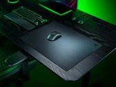 Tapete de vidro para mouse Razer Atlas Pro mostrado na mesa
