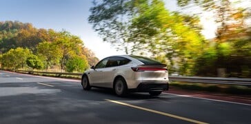 Tesla Model Y L EUA 1