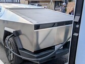 Cybertruck no V4 Supercharger (imagem: Mardak/TMC)