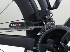 O CycleClick pode ser montado diretamente na corrente da bicicleta. (Fonte da imagem: BikeOn)