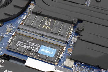2 slots DDR5 SODIMM acessíveis