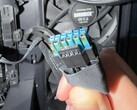 O conector de alimentação 12VHPWR queimado na Sapphire Nitro+ RX 9070 XT (Fonte da imagem: r/pcmasterrace)