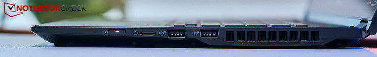 À direita: Botão de ligar, leitor microSD, 2x USB-A 3.2 Gen2