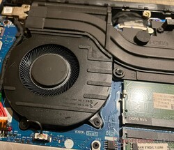 A CPU e a GPU têm uma ventoinha de resfriamento dedicada