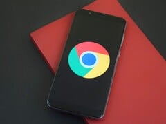 Smartphone exibindo o logotipo do Google Chrome, ilustrando o GLM-5.3 e uma exploração do Chrome