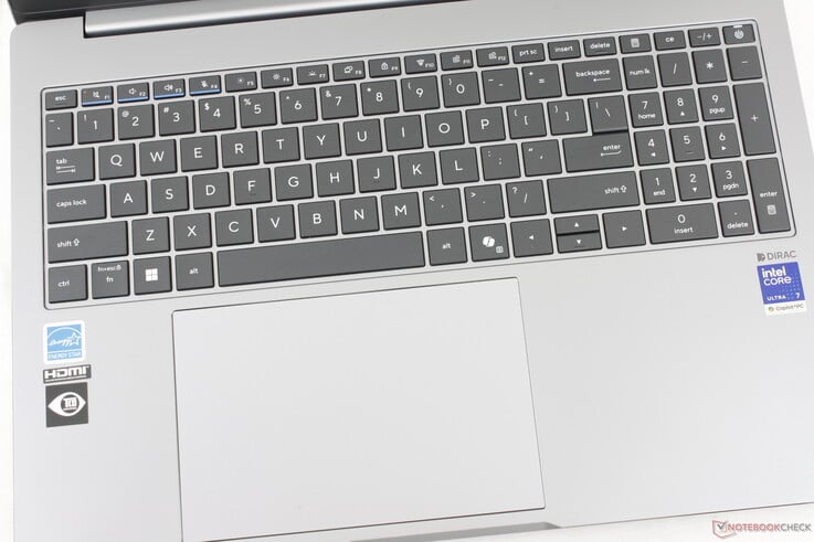 Os notebooks ExpertBook se destacam por suas linhas coloridas de destaque nas teclas F1 a F4