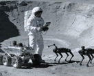 Engenheiros chineses consideram que cães robóticos na Lua poderiam auxiliar os astronautas.