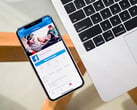 Um telefone com o aplicativo do Facebook exibido na tela. Imagem de banco de imagens. (Fonte da imagem: Timothy Hales Bennett no Unsplash)