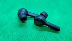 Os auriculares Mi Air 2 Pro oferecem uma ergonomia agradável.