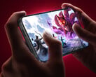 O Redmi K90 Ultra é equipado com o Snapdragon 8 Elite. Na foto: uma imagem promocional mostrando um jogo MOBA sendo executado no celular.