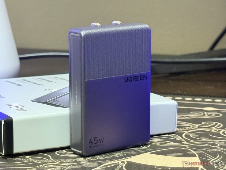O carregador Ugreen Nexode Air 45W Slim, além de sua embalagem minimalista