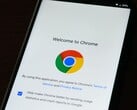 Smartphone exibindo a tela de boas-vindas do Google Chrome com o logotipo do Chrome