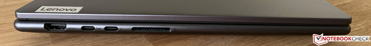Lado esquerdo: HDMI 2.1, USB-C 3.2 Gen.1 (5 Gbps, modo DisplayPort-ALT 1.2, Power Delivery), USB-C 4.0 com Thunderbolt 4 (40 Gbps, modo DisplayPort-ALT 1.4, Power Delivery 3.0), leitor de cartão SD