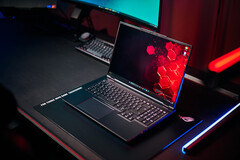 XMG Neo 16 A25 (fonte da imagem: Notebookcheck)