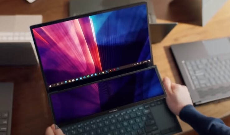 Um laptop alimentado pela Intel pode dar a Justin polegares intangíveis - o MacBook não pode fazer isso. (Fonte da imagem: YouTube/Intel)