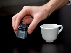 O carregador Rolling Square SuperTiny 65W é mais barato na Amazon. (Fonte da imagem: Rolling Square via Facebook)