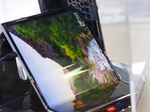 Aqui está nosso primeiro olhar sobre a tríplice pastilha dobrável do TCL