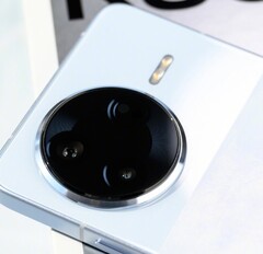 Espera-se que o Redmi K80 Ultra seja parecido com os outros telefones da série K80. (Fonte da imagem: Jack Yee)