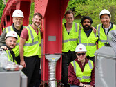 Membros da equipe de pesquisa da UMass Amherst e do MIT no local do reparo em Great Barrington (Fonte da imagem: UMass Amherst)