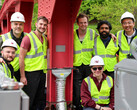 Membros da equipe de pesquisa da UMass Amherst e do MIT no local do reparo em Great Barrington (Fonte da imagem: UMass Amherst)