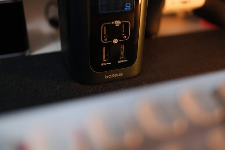 O RD1 Pro possui um total de 4 portas na parte frontal, mas as 2 portas USB-C servem apenas para fornecimento de energia.