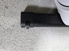 O mini trainer é fácil de manobrar graças aos roletes na barra transversal