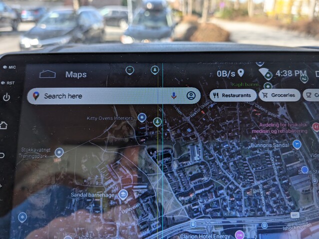 Em 720p, a tela nunca foi excelente, mas após cerca de 4 anos de uso, começaram a aparecer linhas verticais.