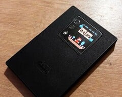 A tela secundária do Unihertz Titan 2 torna-se muito mais versátil com o Pebblehertz.