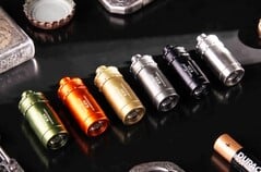 A lanterna Tank007 E25 EDC está disponível em seis cores.