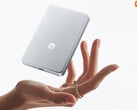 O Power Bank magnético UltraThin de 10.000mAh custa cerca de US$ 51 na China. Na foto: uma imagem promocional que mostra seu design fino e leve.