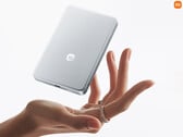O Power Bank magnético UltraThin de 10.000mAh custa cerca de US$ 51 na China. Na foto: uma imagem promocional que mostra seu design fino e leve.
