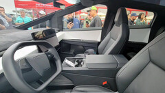Foto do interior da Tesla Cybertruck sugere assentos ventilados (imagem: Greggertruck)