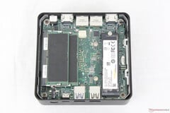 O Cubi NUC 3MG é um dos menores mini PCs com suporte para até 128 GB de memória removível