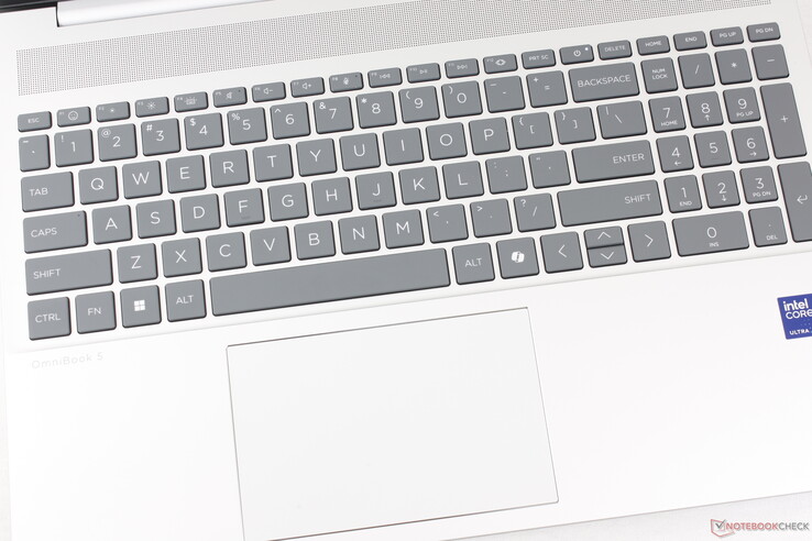 O clickpad tem um tamanho decente (12,5 x 8 cm) com feedback relativamente suave e silencioso quando pressionado