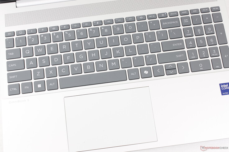 O clickpad tem um tamanho decente (12,5 x 8 cm) com feedback relativamente suave e silencioso quando pressionado