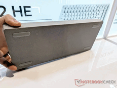Keychron K2 HE Concrete bottom (Fonte da imagem: Notebookcheck/Stephen Pereyra)