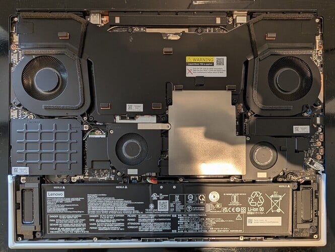 Parte interna do Lenovo Legion 9i (fonte da imagem: Notebookcheck)