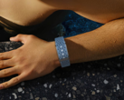A nova pulseira fitness Halo da Rogbid (foto) vem com quatro tiras intercambiáveis de nylon e silicone em várias cores. (Fonte da imagem: Rogbid)