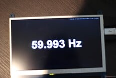Pelo menos ele funciona a 60 Hz e não apresenta atraso de entrada perceptível