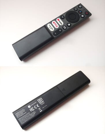 O controle remoto infravermelho do TCL C1 tem um layout simples com botões não iluminados. (Fonte da imagem: Notebookcheck)