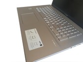 Asus VivoBook 17 F712JA laptop com IPS Full-HD e resfriamento passivo