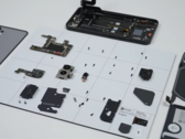 Um pós-teardown Nada telefone (1). (Fonte: Hugh Jeffreys via YouTube)