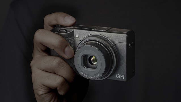 A Ricoh GR III reúne muita potência em um corpo pequeno. (Fonte da imagem: Ricoh)