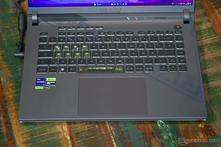 Clickpad e teclado iluminado RGB